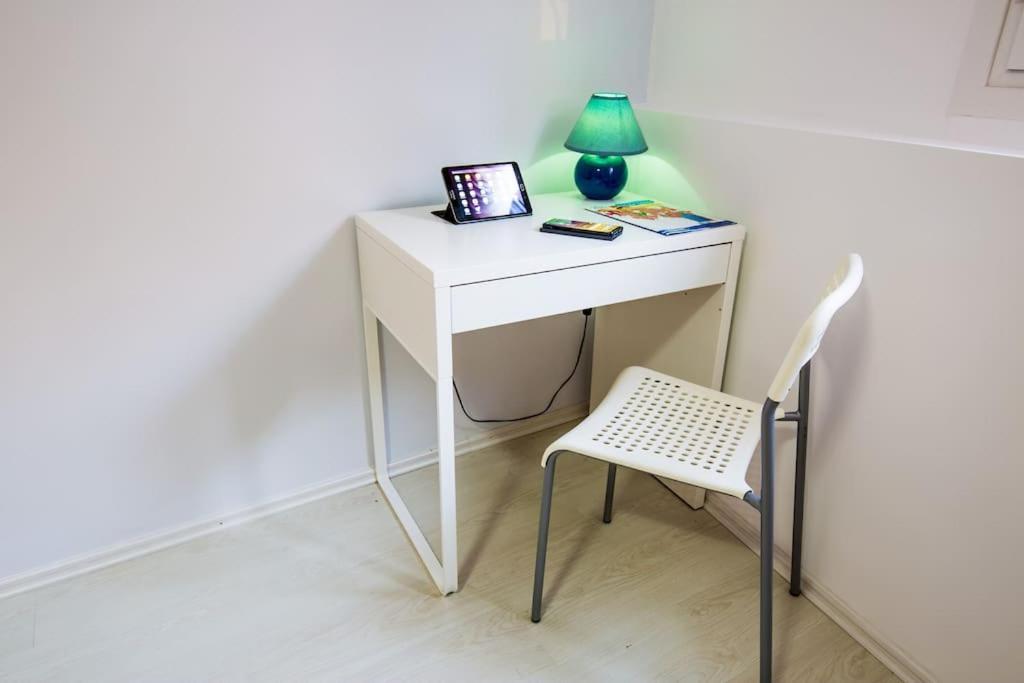 2 Bedrooms Apartment Close To Metro Dafni In Athens Ngoại thất bức ảnh