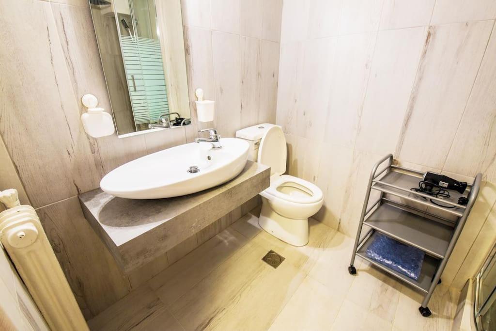 2 Bedrooms Apartment Close To Metro Dafni In Athens Ngoại thất bức ảnh